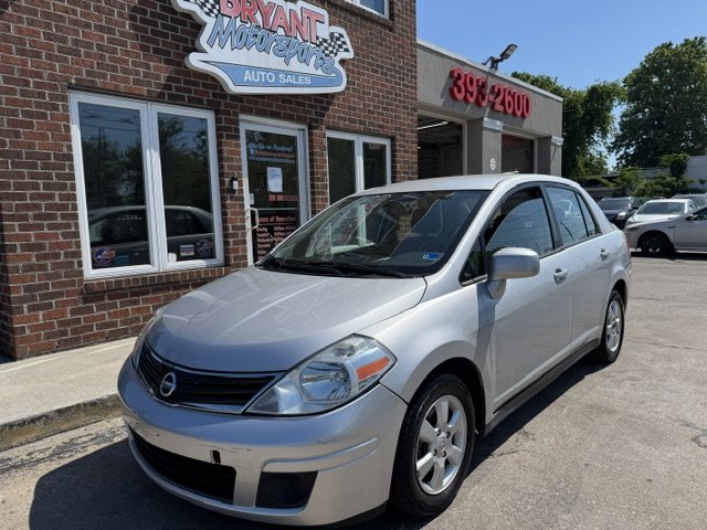 2010 Nissan Versa 1.8 SL Auto's photo