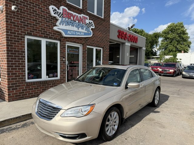 2013 Chrysler 200 Touring's photo