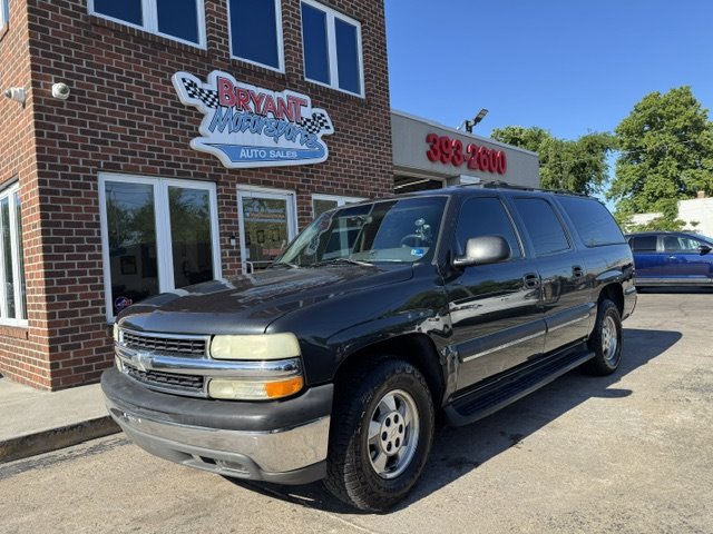 2004 Chevrolet Suburban 2WD 1500 Series LS's photo
